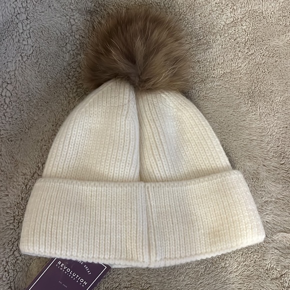 Revolution clothiers and co toboggan with ski goggles built in. Cream fur puff. - Picture 4 of 4